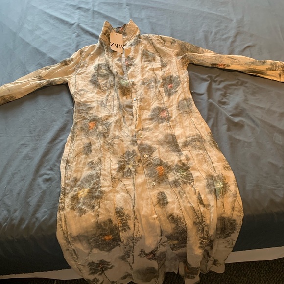 Cover up dress cape without belt.18” pit to pit,18”
waist line and lenght 45” - Picture 3 of 4